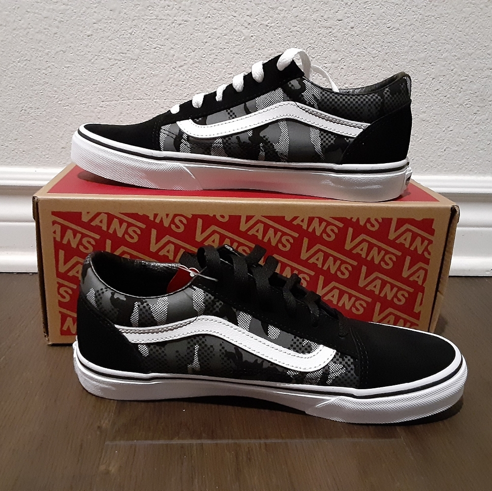 Vans - Picture 2 of 4